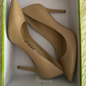 Brand new!! Nude Sam Edelman stilettos.